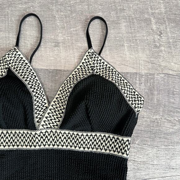 Cupshe O-Ring Cutout One Piece Swimsuit NEW Women M Black White Chevron Trim - Picture 3 of 5